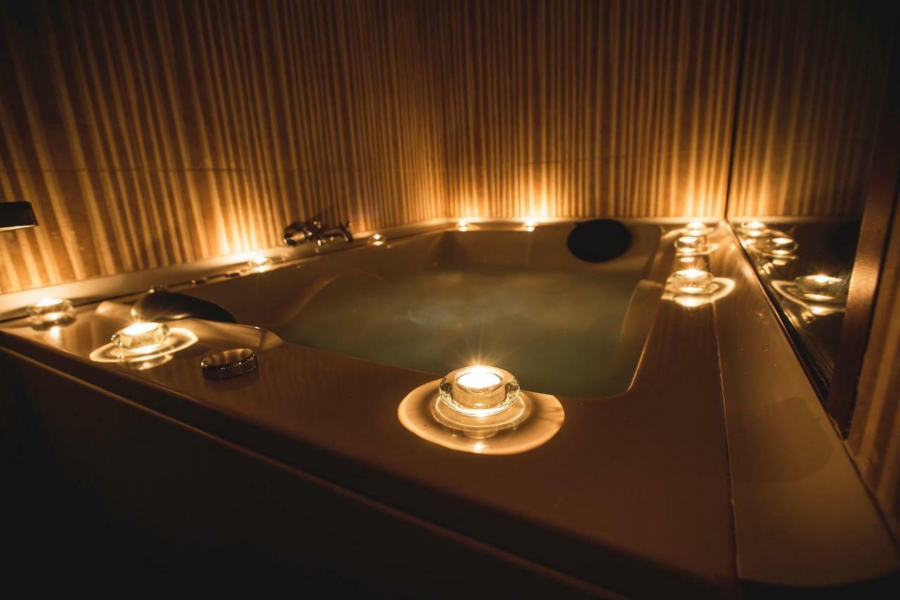 Junior Con Jacuzzi Alojamento de Acomodação e Pequeno-almoço